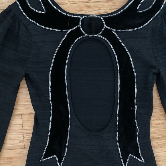 Black dress with open back detail - Picture 3 of 5